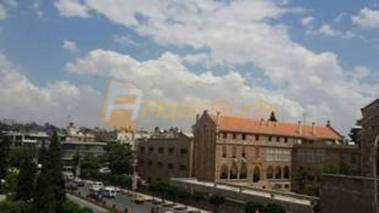 منزل في منطقة المحافظة جانب نقابة المهندسين طابق ثاني امامي زاوية 6 غرف اطلاة ساحرة بحاجة لشغل