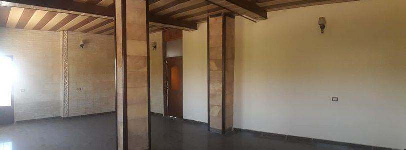 شقه مع سطح للبيع
