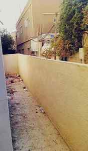 شقه على الشارع العام