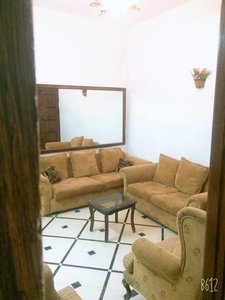 شقه على الشارع العام