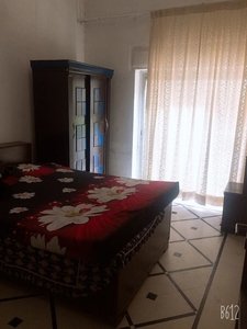 شقه على الشارع العام