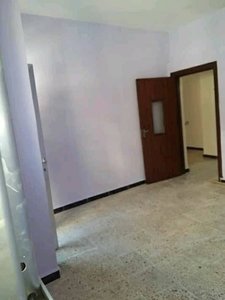 شقه على الشارع الرئيسي