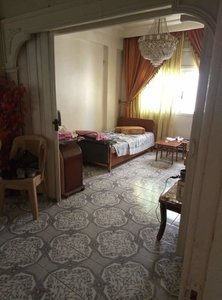 شقه على شارع رئيسي