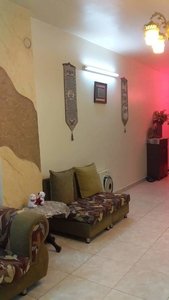 شقه على الشارع العام