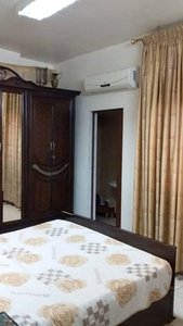 شقه على الشارع العام