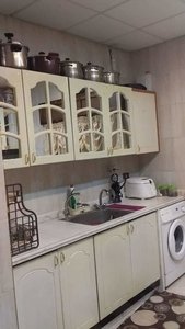 شقه على الشارع العام