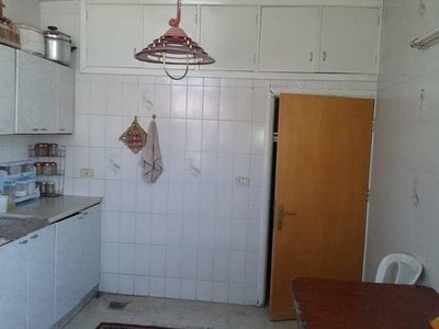 شقه مع سطح للبيع