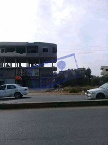 شقه على الهيكل على الطريق العام
