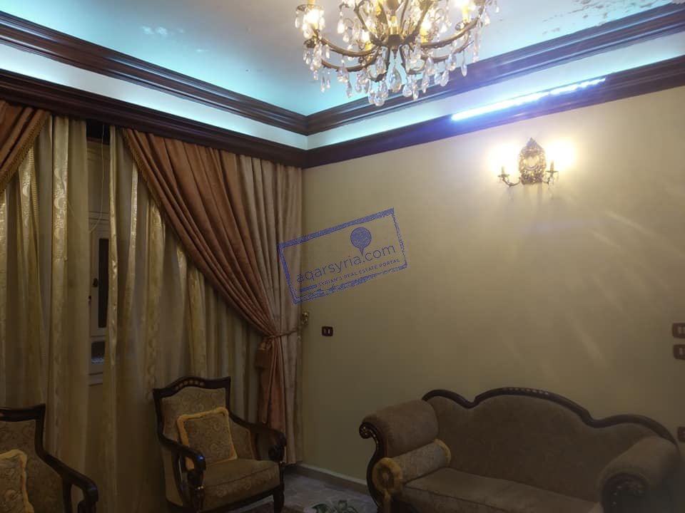 شقه مع سطح للبيع