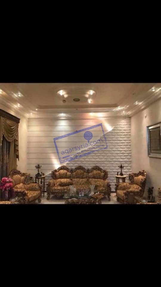منزل للبيع ع طريق السرفيس اربع غرف وصالون كبير و حمامين و جاكوزي