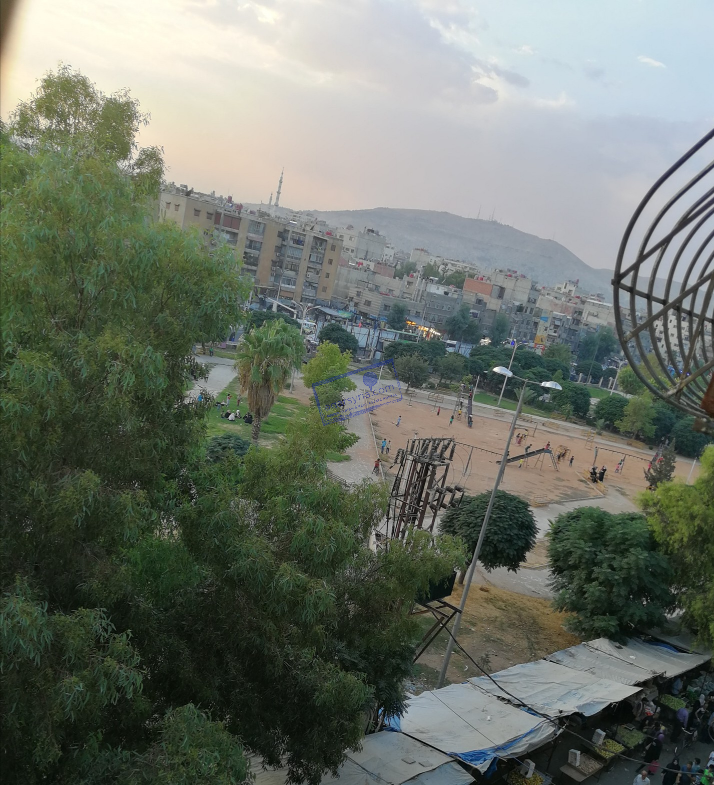 شقة للبيع دمشق الزاهرة الجديدة بداية حي الزهور إطلالة على الحديقة مباشرةً