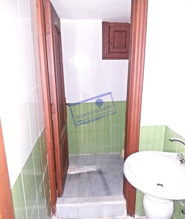 للبيع منزل في منطقة السبيل خلف جامع الرحمن.
