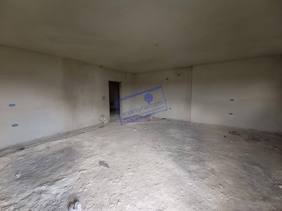 منزل للبيع على زاوية شارعين