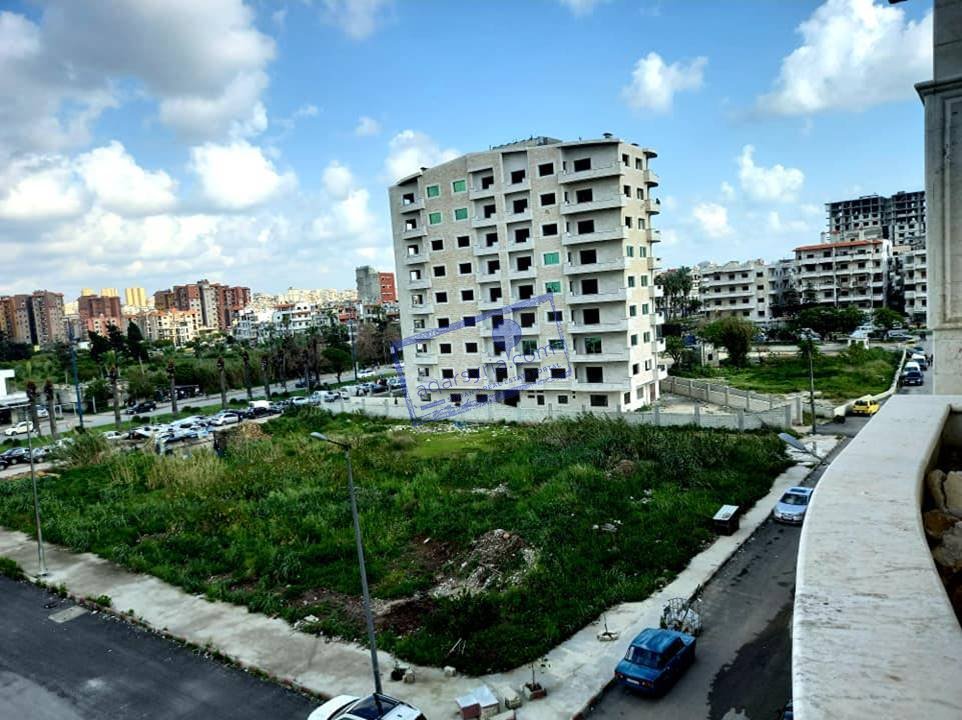 منزل للبيع على زاوية شارعين
