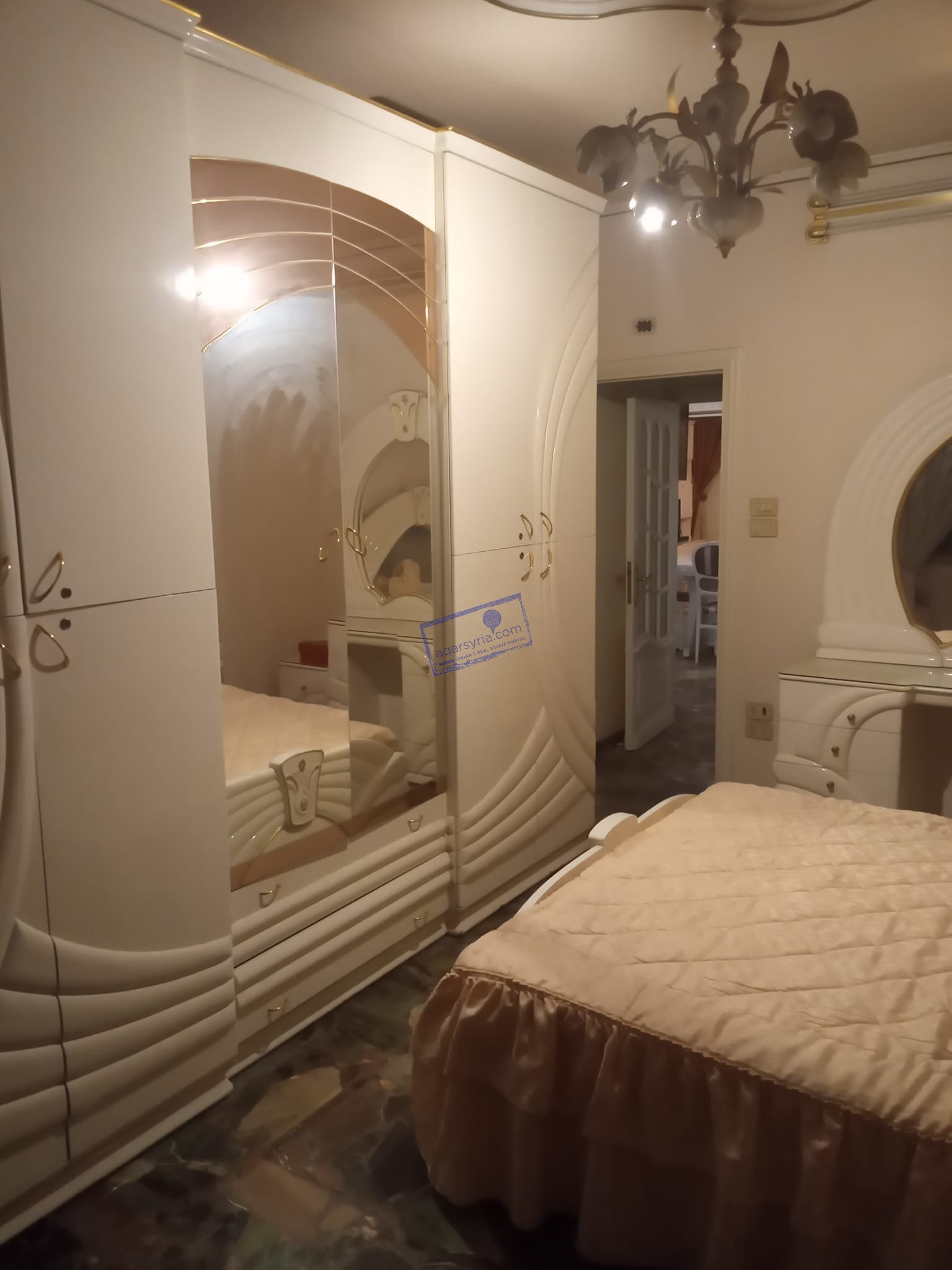للبيع مساحة 150 متر