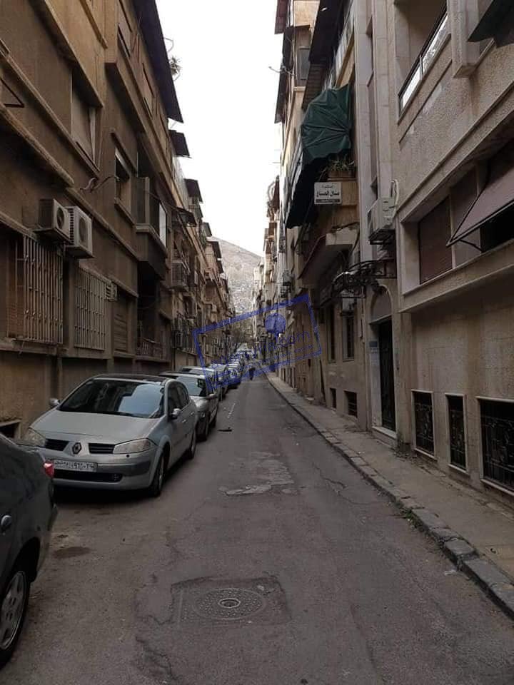 للبيع منزل مع جنينة