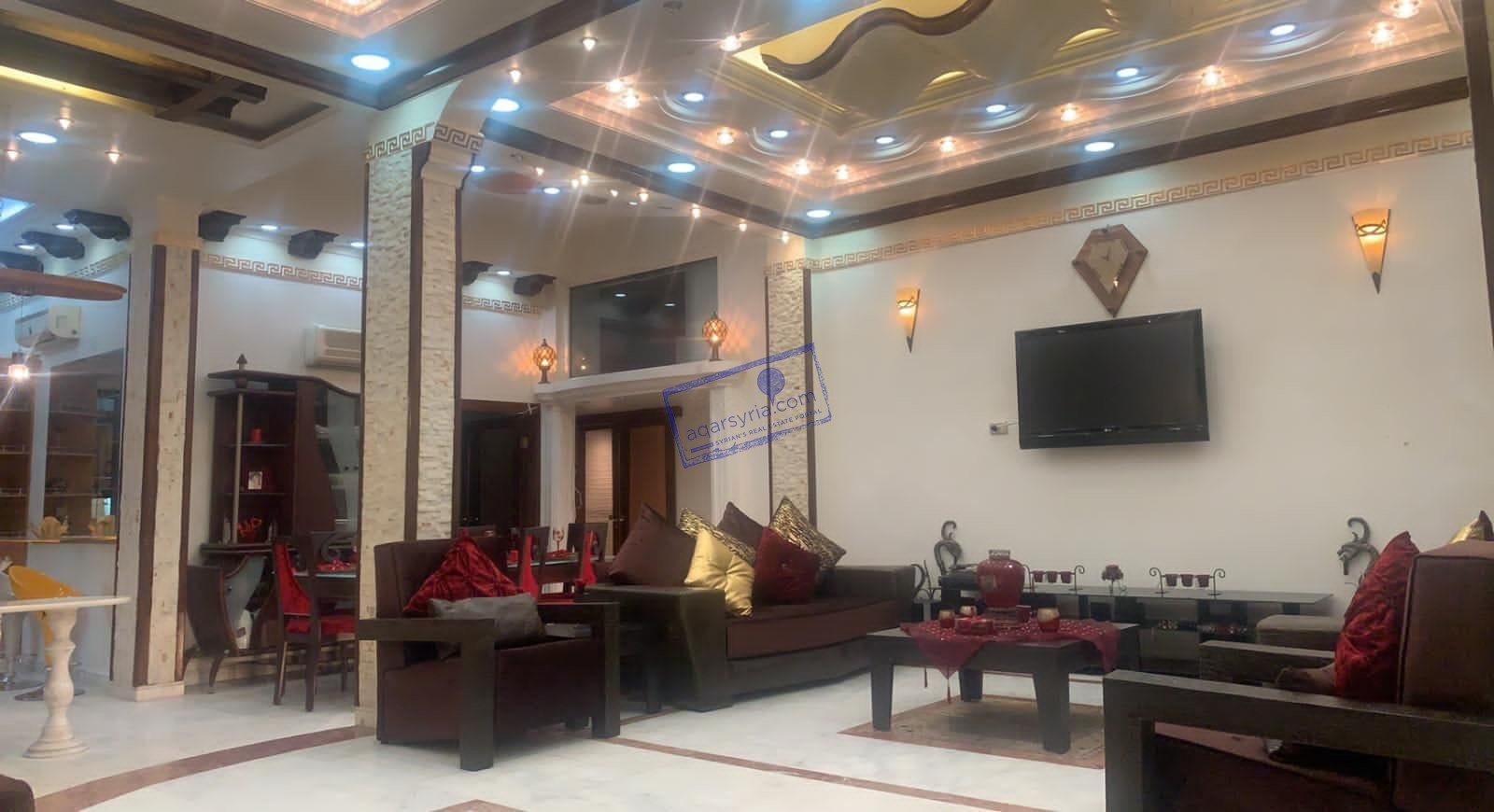 للبيع بيت مفروش في دمشق – طابق اول برندة كبيرة رخام ابيض بالكامل اطلالة جميلة