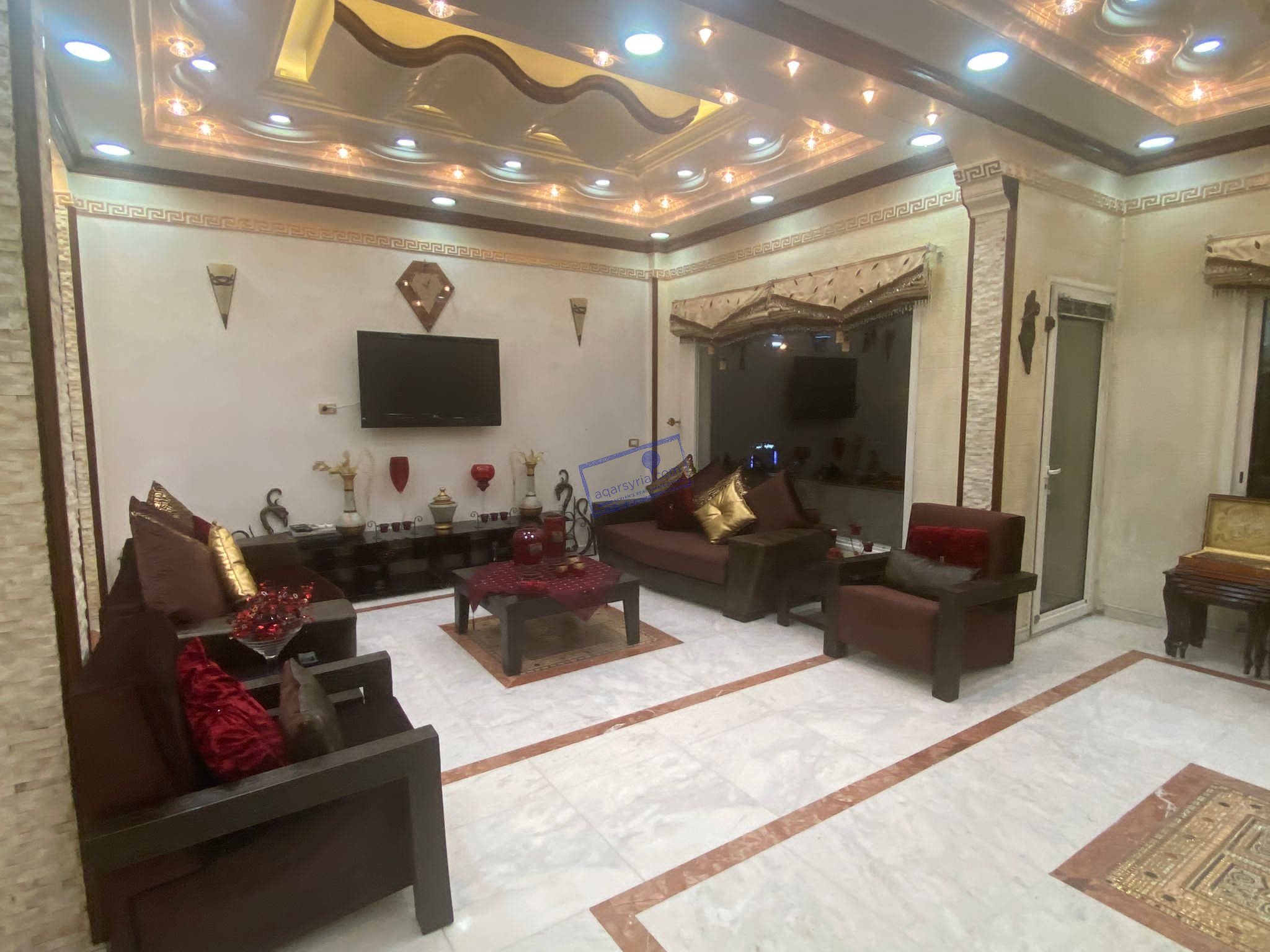 للبيع بيت مفروش في دمشق – طابق اول برندة كبيرة رخام ابيض بالكامل اطلالة جميلة