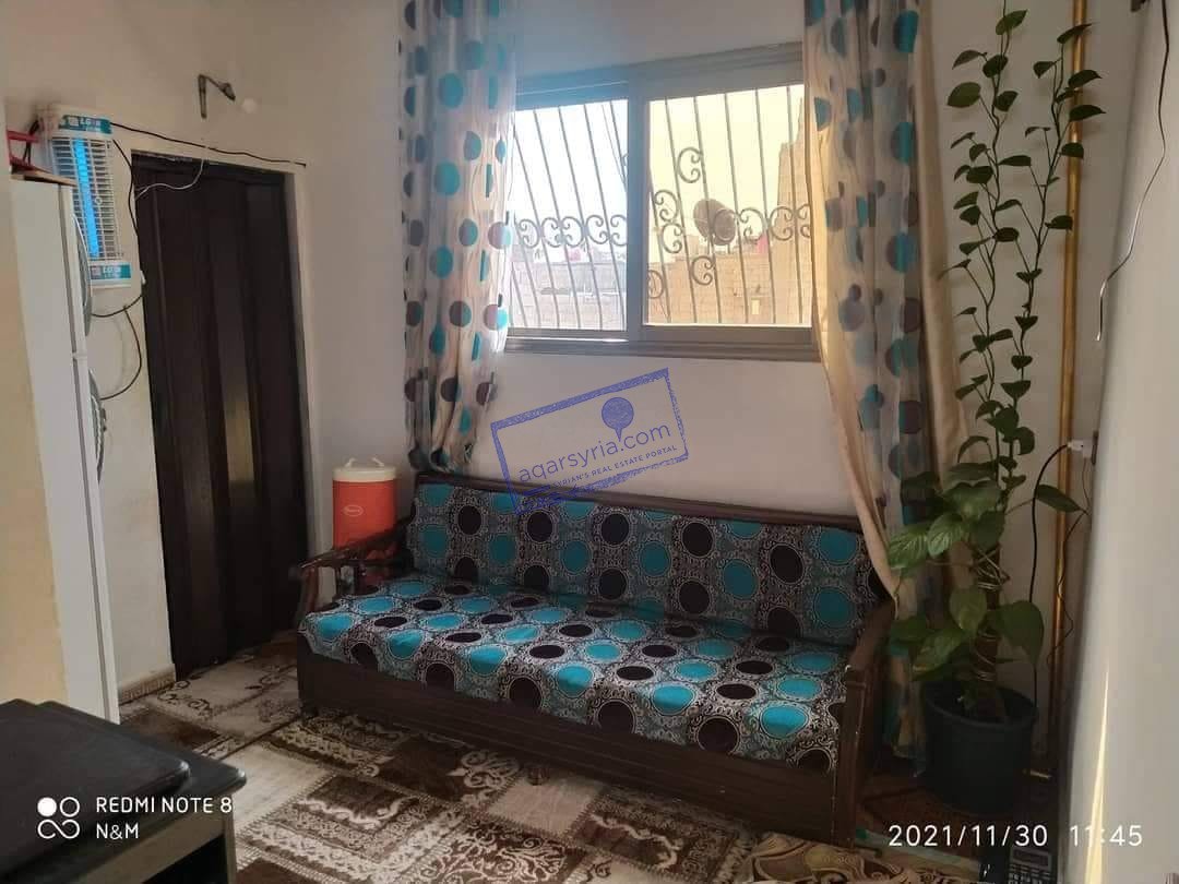 للبيع منزل غرفة وصالون وبرندة ومنافع مستقلة وفوقهن سقيفة كبيرة
