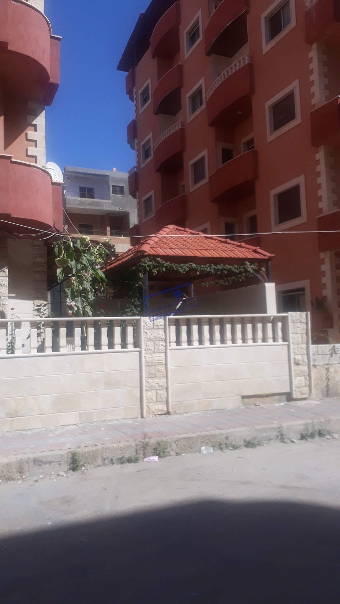 شقة من اجمل وارقى الشقق في جبلة “إطلالة بحرية” – 190 م 100 سكن 90م تراس+جنينة