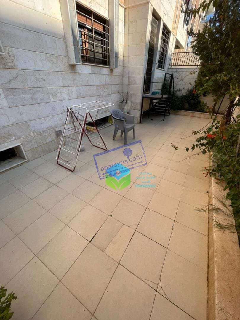 للبيع شقة أرضية – ضاحية قدسيا : داخلي 140م حدائق 50م