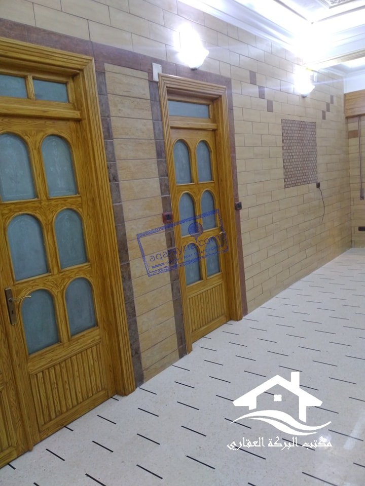 للبيع منزل بحديقة مساحة ١٤٠