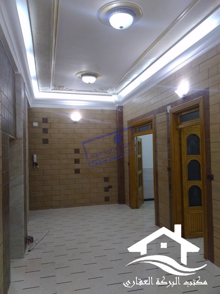 للبيع منزل بحديقة مساحة ١٤٠