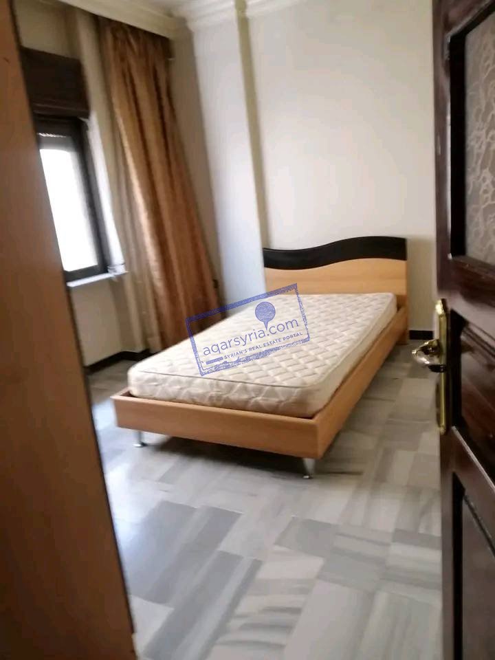 الطابق الثالث المساحة ٩٠ م غرفتين وصالون