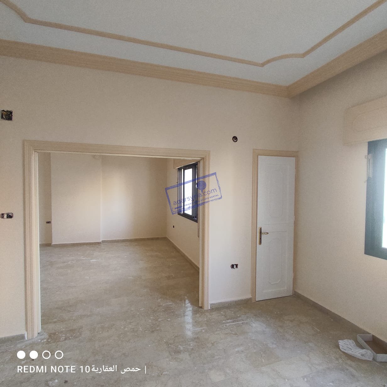 شقة سكنية – خمس غرف صالون
