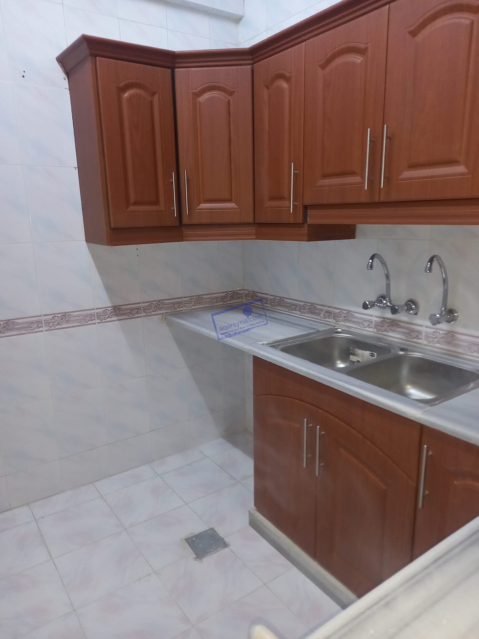 شقة طابق ارضي ١٦٥م طابو اخضر