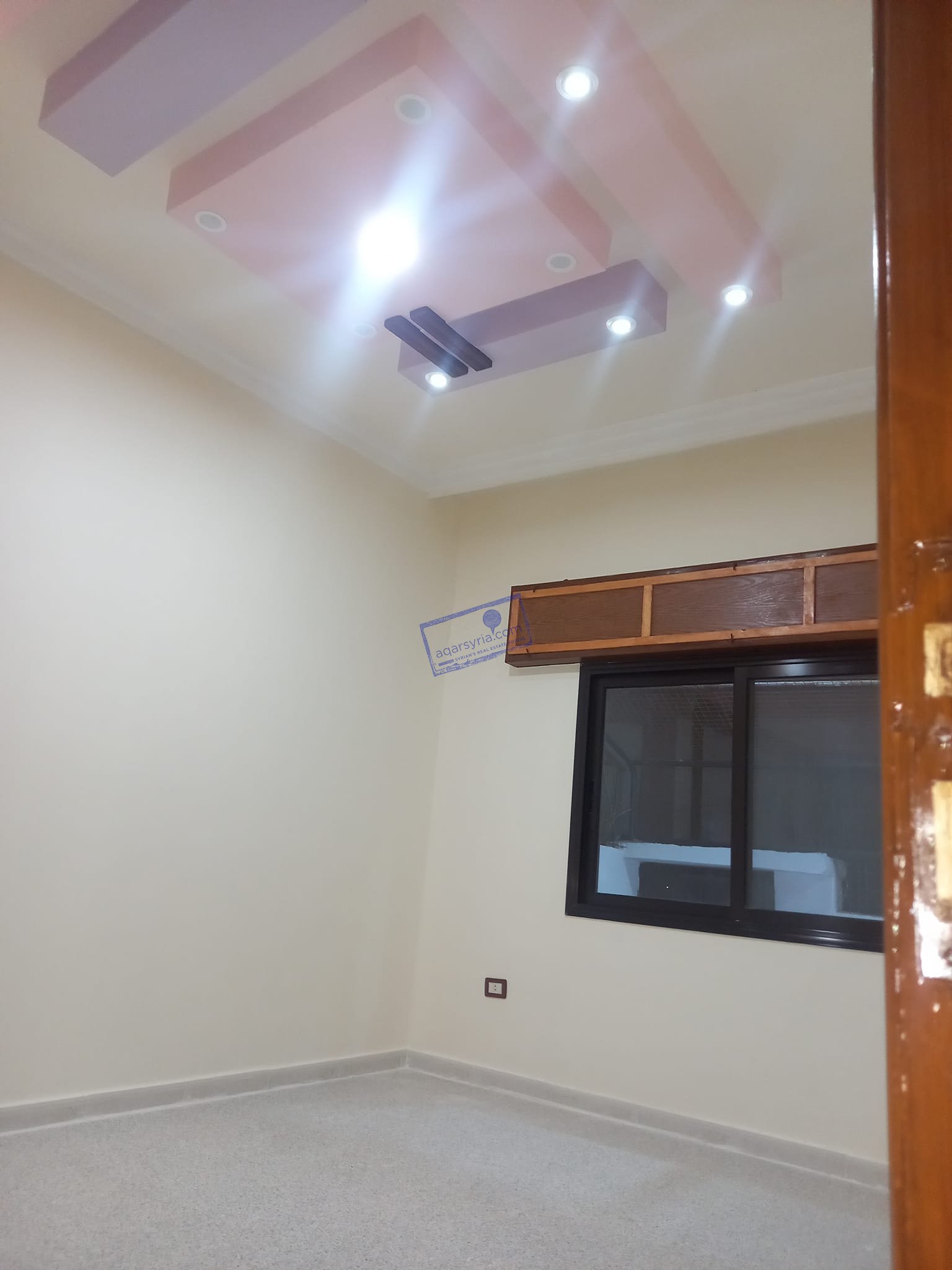 شقة طابق ارضي ١٦٥م طابو اخضر