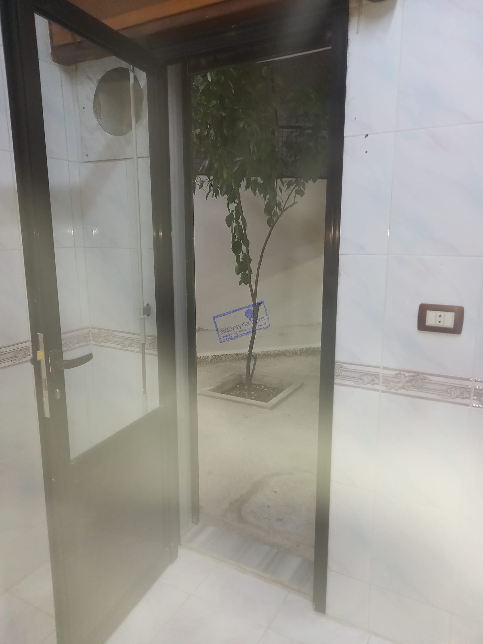 شقة طابق ارضي ١٦٥م طابو اخضر