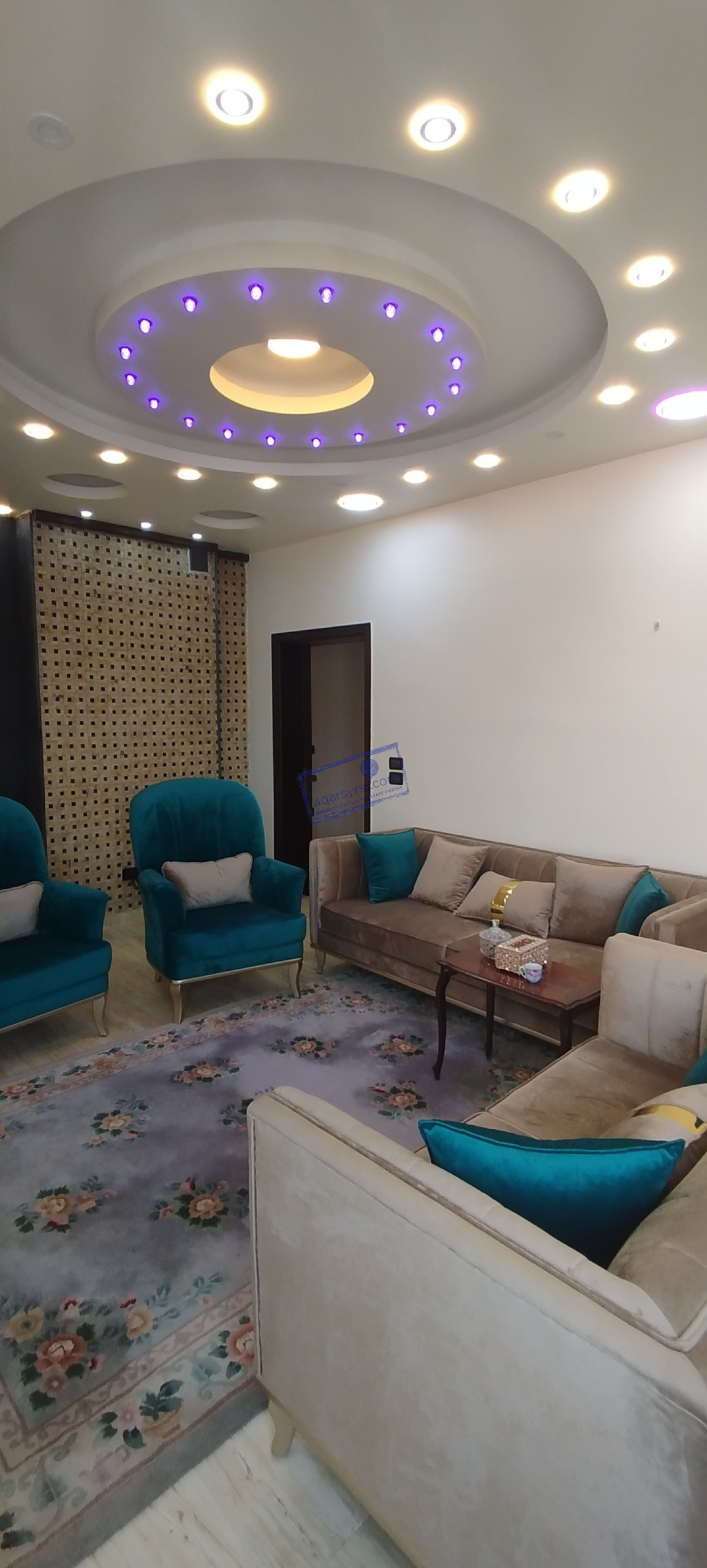 شقة مع السطح والطاقة الشمسية