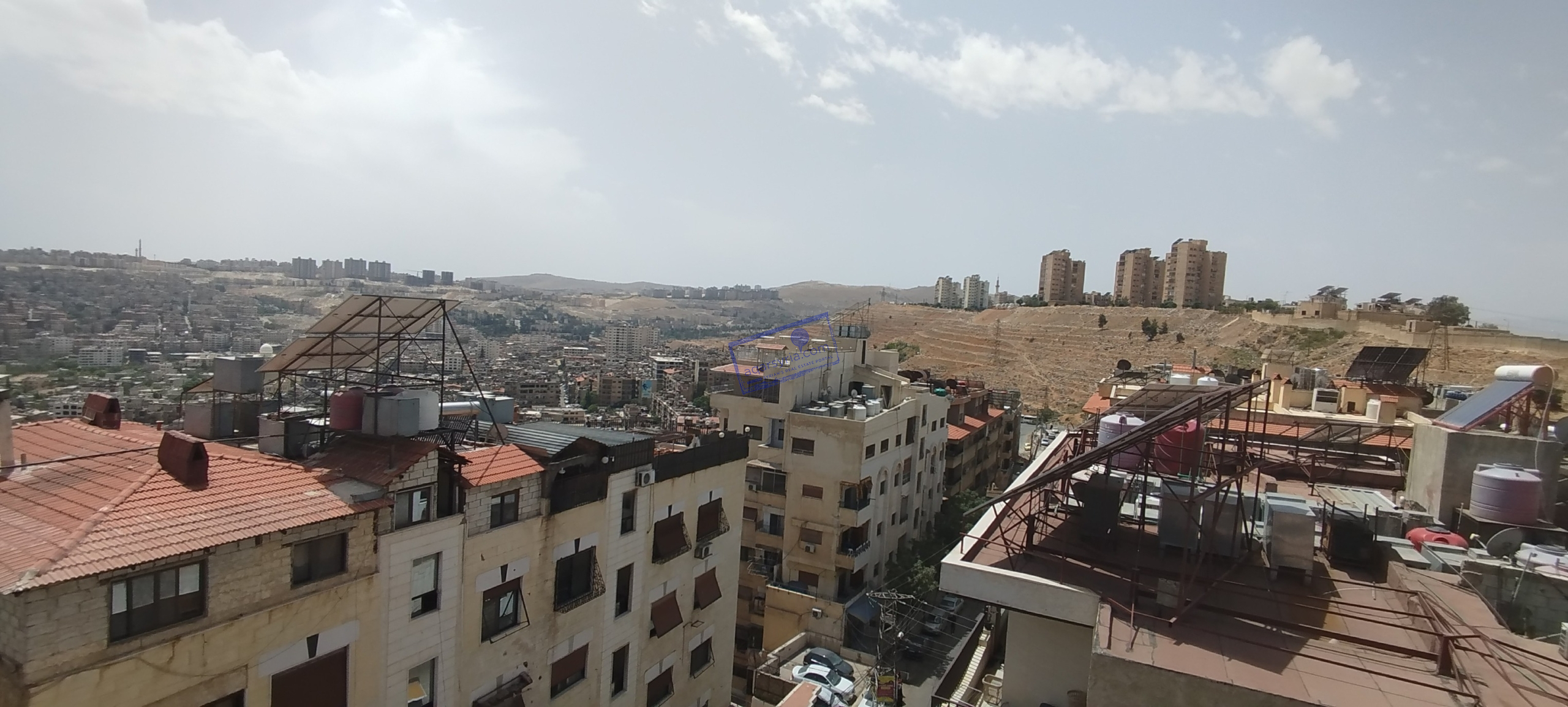 شقة مع السطح والطاقة الشمسية