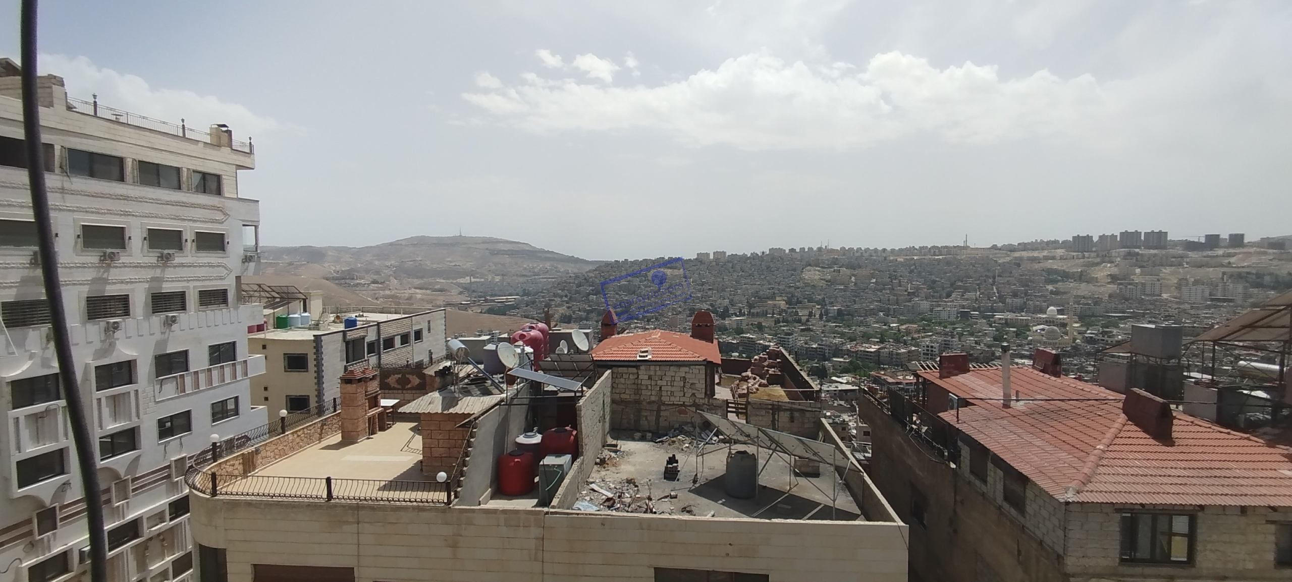 شقة مع السطح والطاقة الشمسية