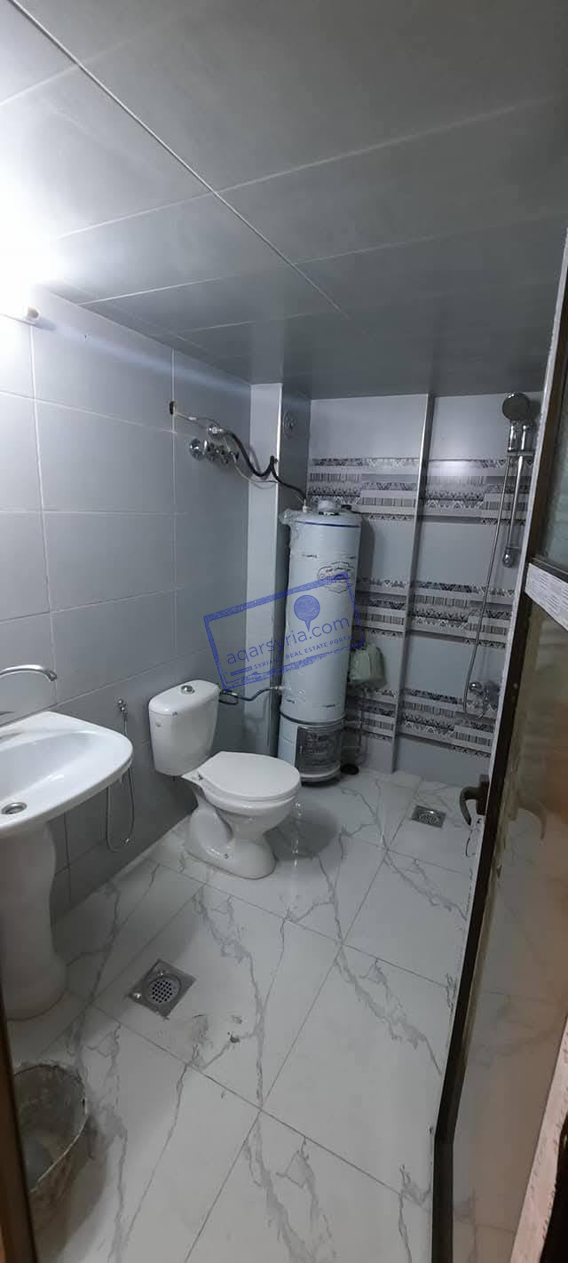 شقة للبيع قريبة من الخدمات كسوه جديده وببناء نظيف وهادئ والمواصفات ولا احلي من هيك مثل ما مبين بالصور