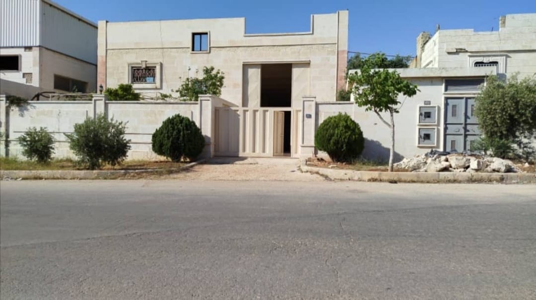 معمل جاهز للعمل فورا بالمدينة الصناعية مساحة 1000 متر