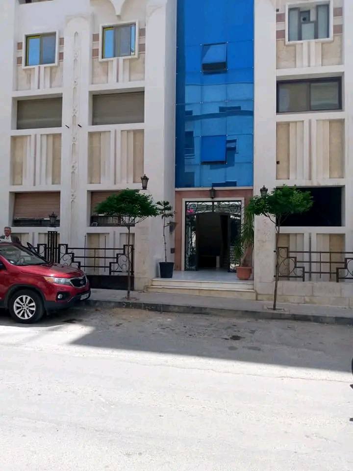 حلمك صار قريب شقه للبيع ضمن افخم بناء بقدسيا {بناء المسابح: ناطور ،مصعد طاقة، مدخل راقي