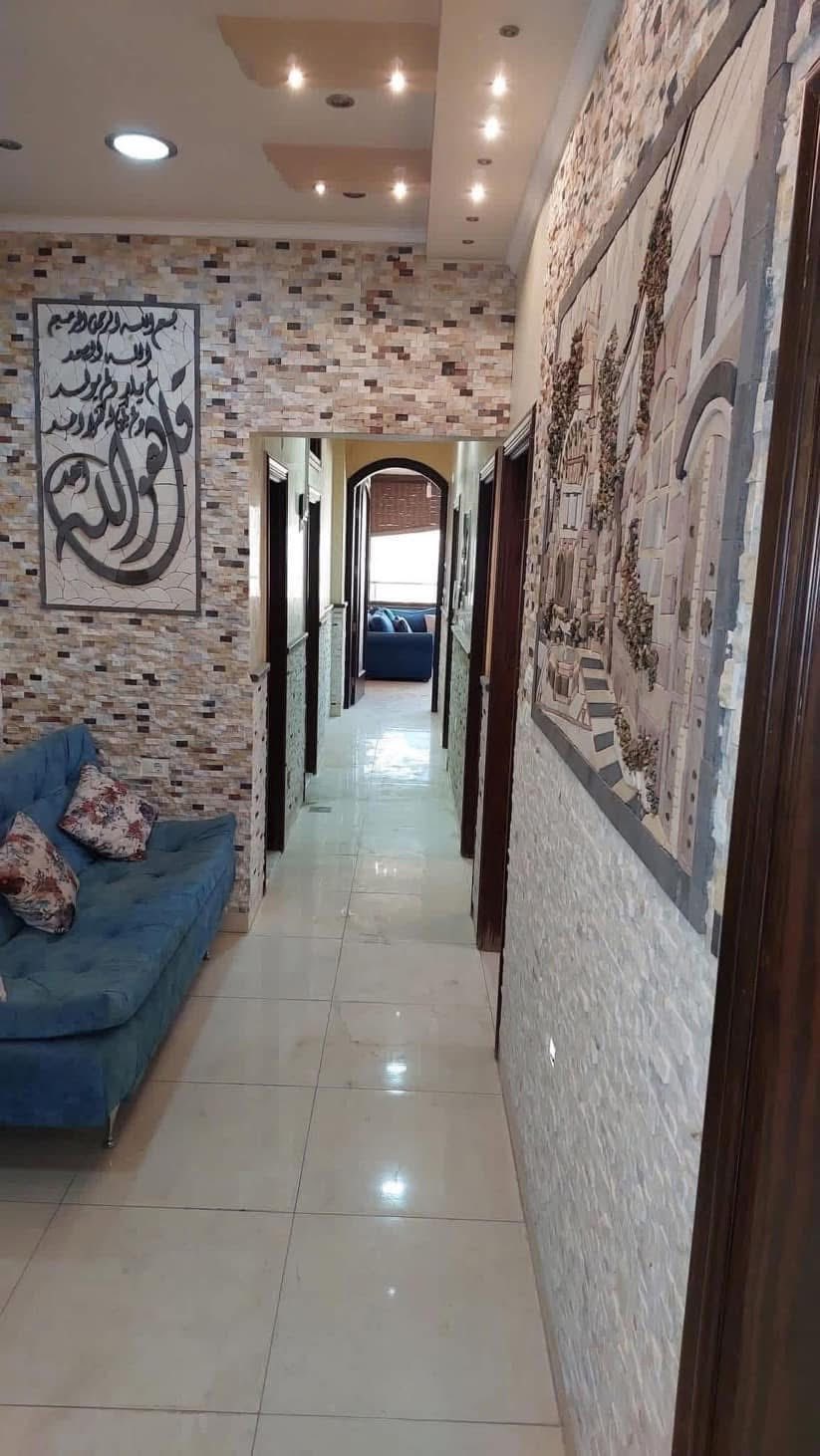 شقة سكنية في اشرفية صحنايا أطلالة ولا أروع من هيك مفتوحة على الشارع الرئيسي مباشر اناقه وشياكه مثل ما بتحلم حلمك صار قريب
