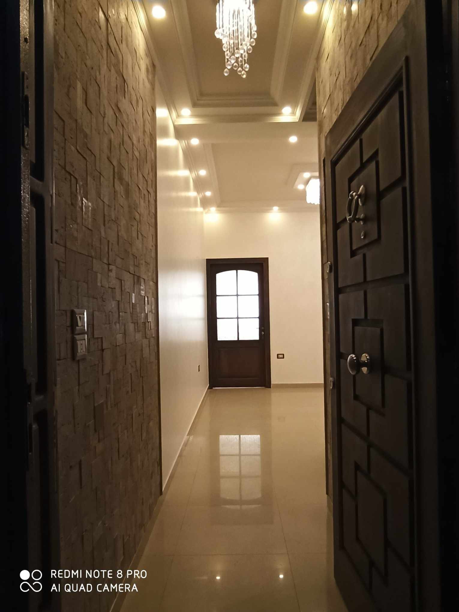 للبيع شقة ببناء راقي واكساء سوبر طابق تالت مميز بناء حجر درج رخام(ناطور .مصعد. والمساحة الحلوة فرارك للفرصه صار_قريب