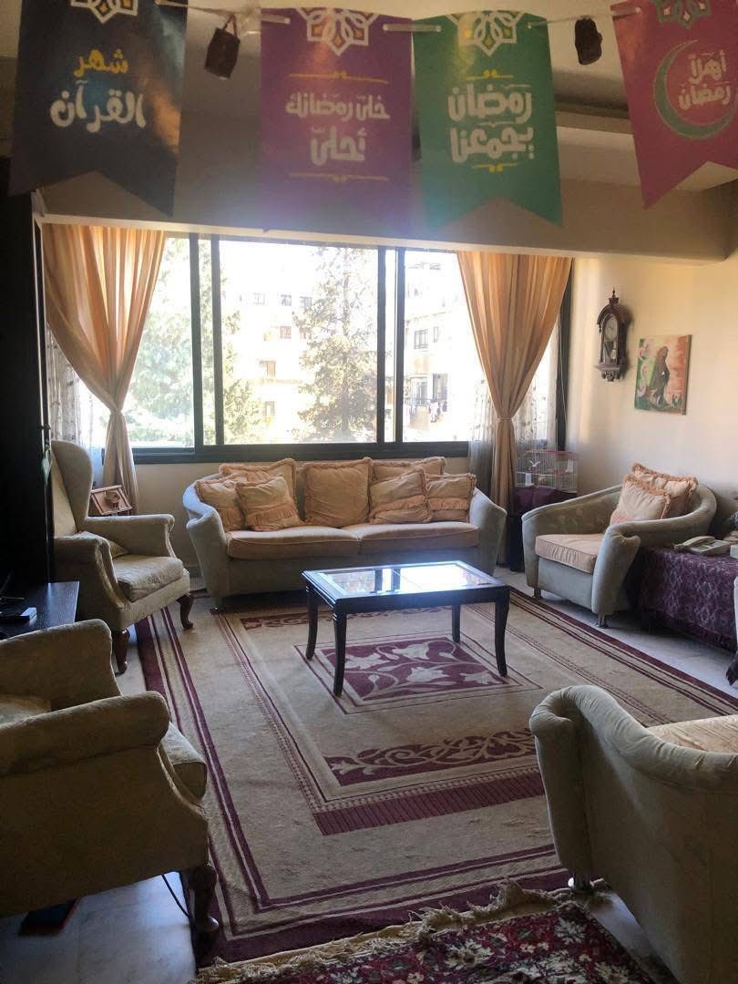 #منزل_للأجار (#مفروش) اكساء وفرش جيد وسعر مناسب ومنطقه حيويه قريبه من الخدمات طابق ثالث