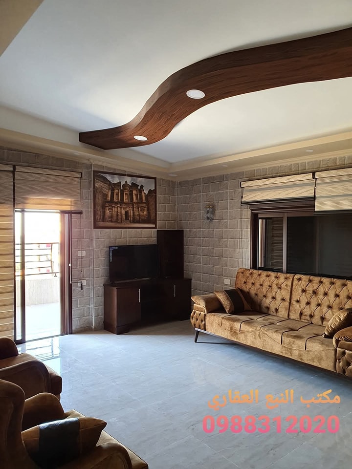 شقة للبيع في اجمل واروع منطقة في مشتى الحلو بناء فخم وتصميم رائع جدا وتراس امامي اطلالة مع تراس خلفي اطلالة على منتجع مشتى الحلو ما بسكر امامها ابداا