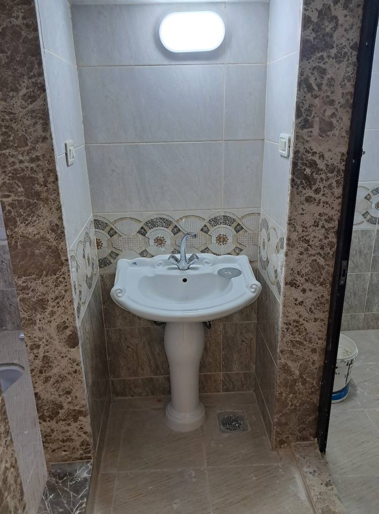 شقه للبيع بأرقي احياء حمص حي القصور طابق مميز وعزل ممتاز أعلي الاسطح