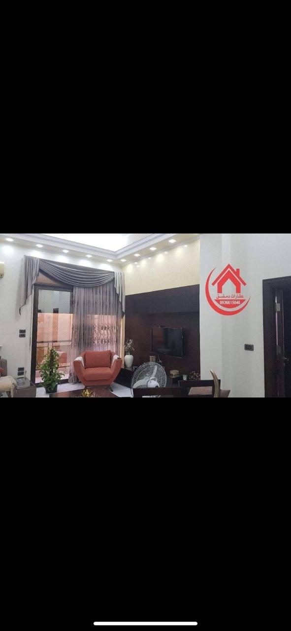 شقه للبيع بموقع مميز وقريب من جميع الخدمات طابق مميز واطلاله رائعه