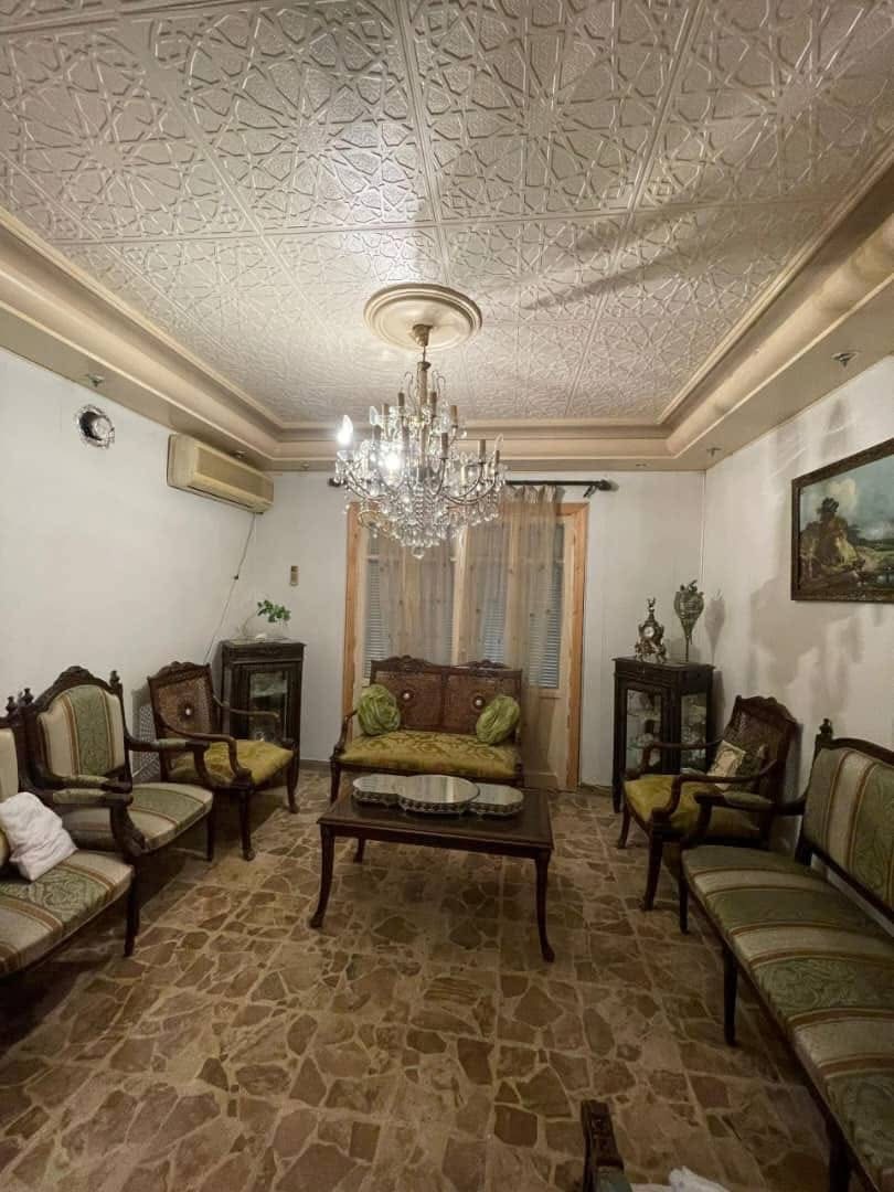 ما في أحلى من تبلّش حياتك ببيت ملك… بمنطقة هادية، وإطلالة بتفتح النفس، وبهندسة داخلية مرتبة بتريحك من أول لحظة.
