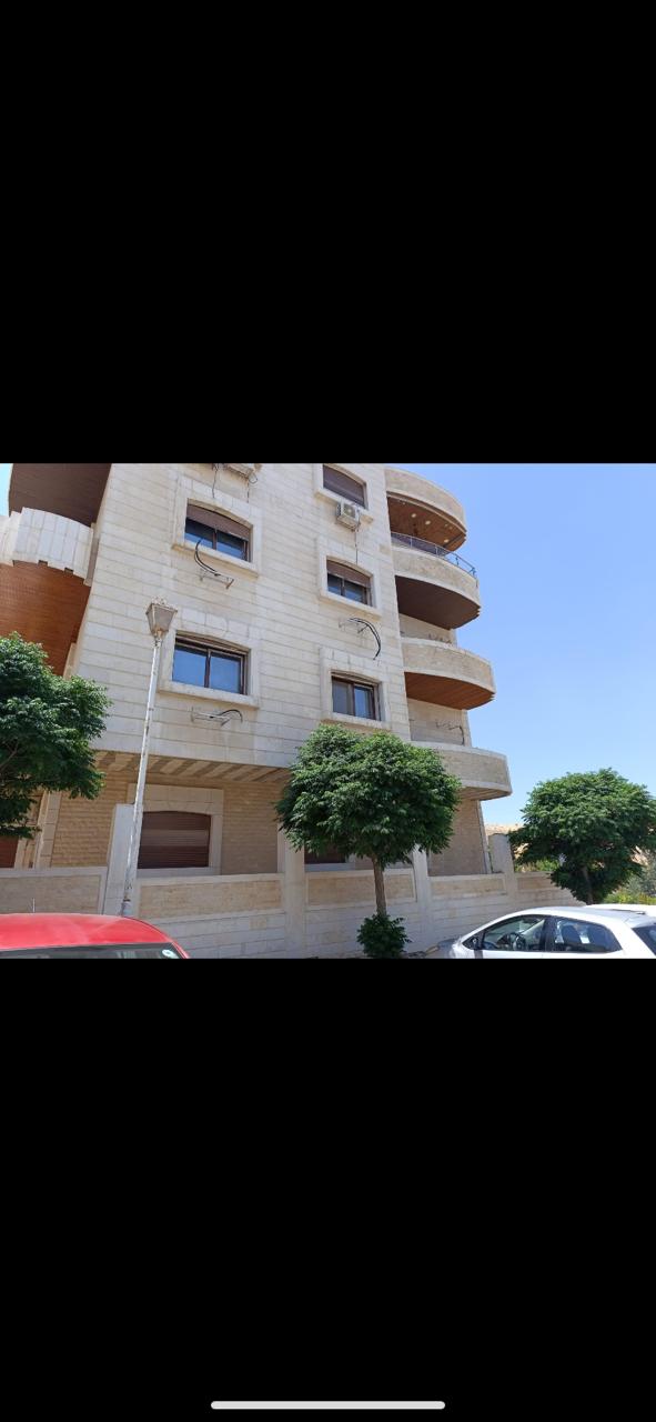 فرص استثمارية لا تُعوض في أفضل المواقع. ومساحه وإطلالات ساحرة.