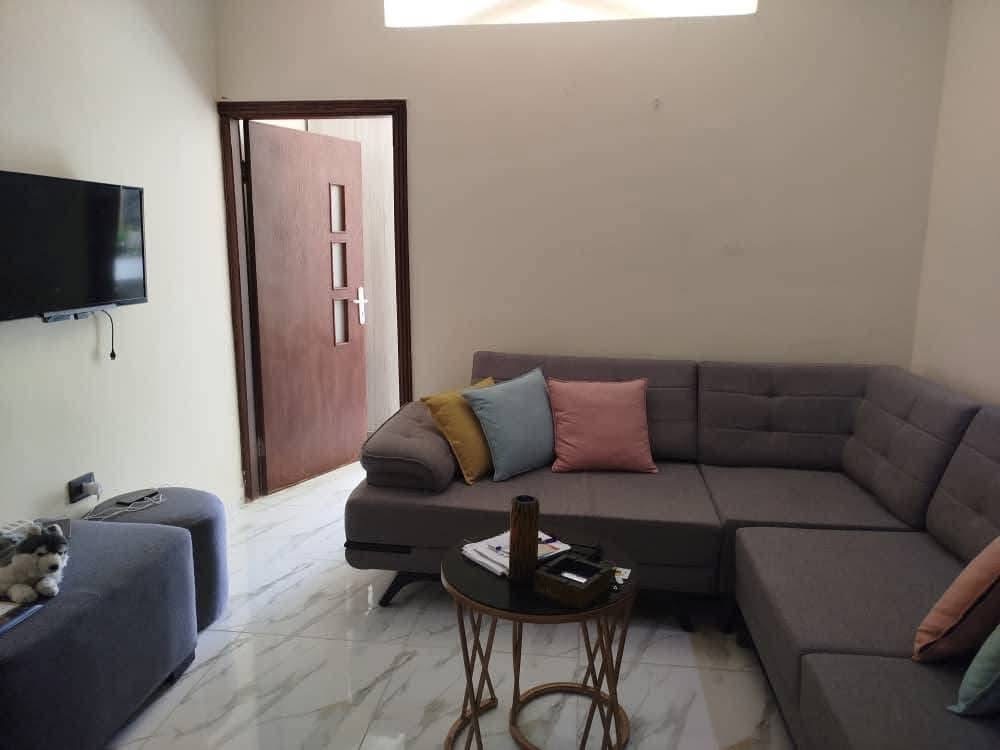شقة للبيع شقة مع الفرش قدسيا جمعيات بالقرب من فندق الدانا .