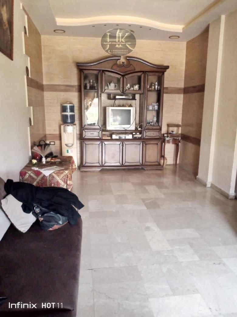 شقة سكنية للبيع تجهيز سوبر ببناء ملبس حجر وباركنج امام البناء .