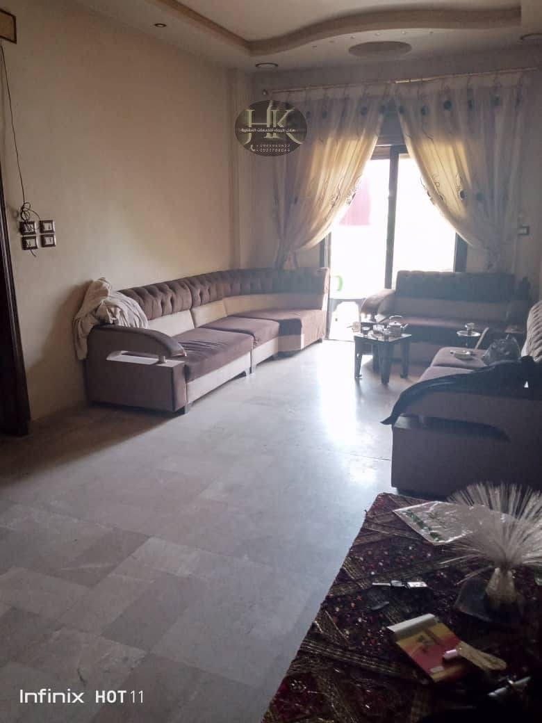 شقة سكنية للبيع تجهيز سوبر ببناء ملبس حجر وباركنج امام البناء .