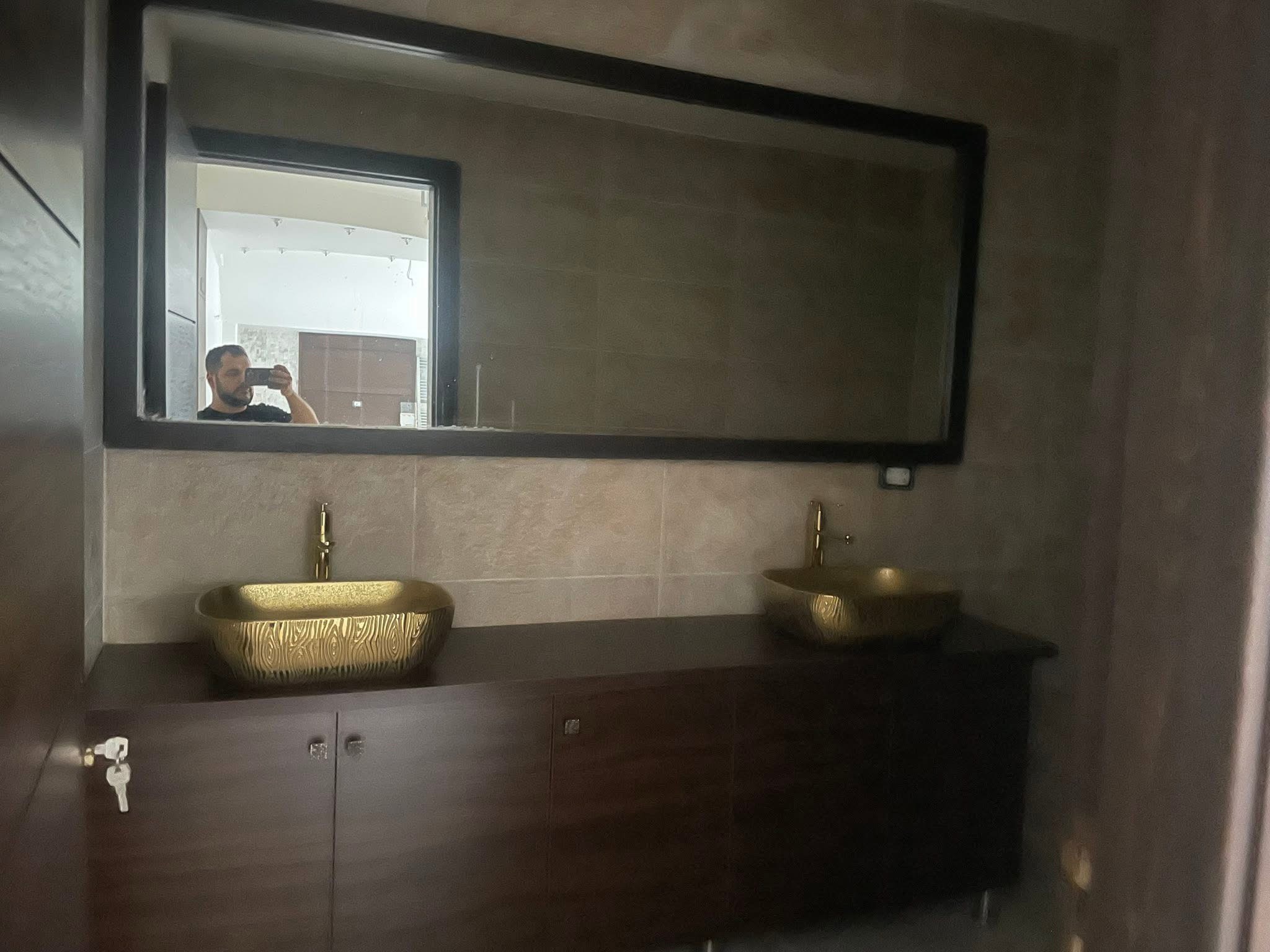 للأيجار عقار سكني فى منطقة أبو رمانة.